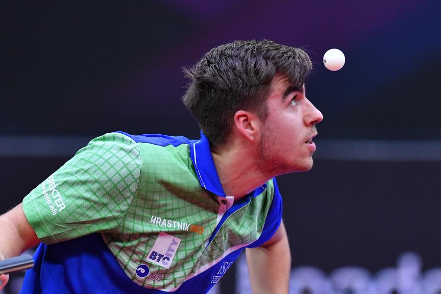 中国足球的 中国足球的